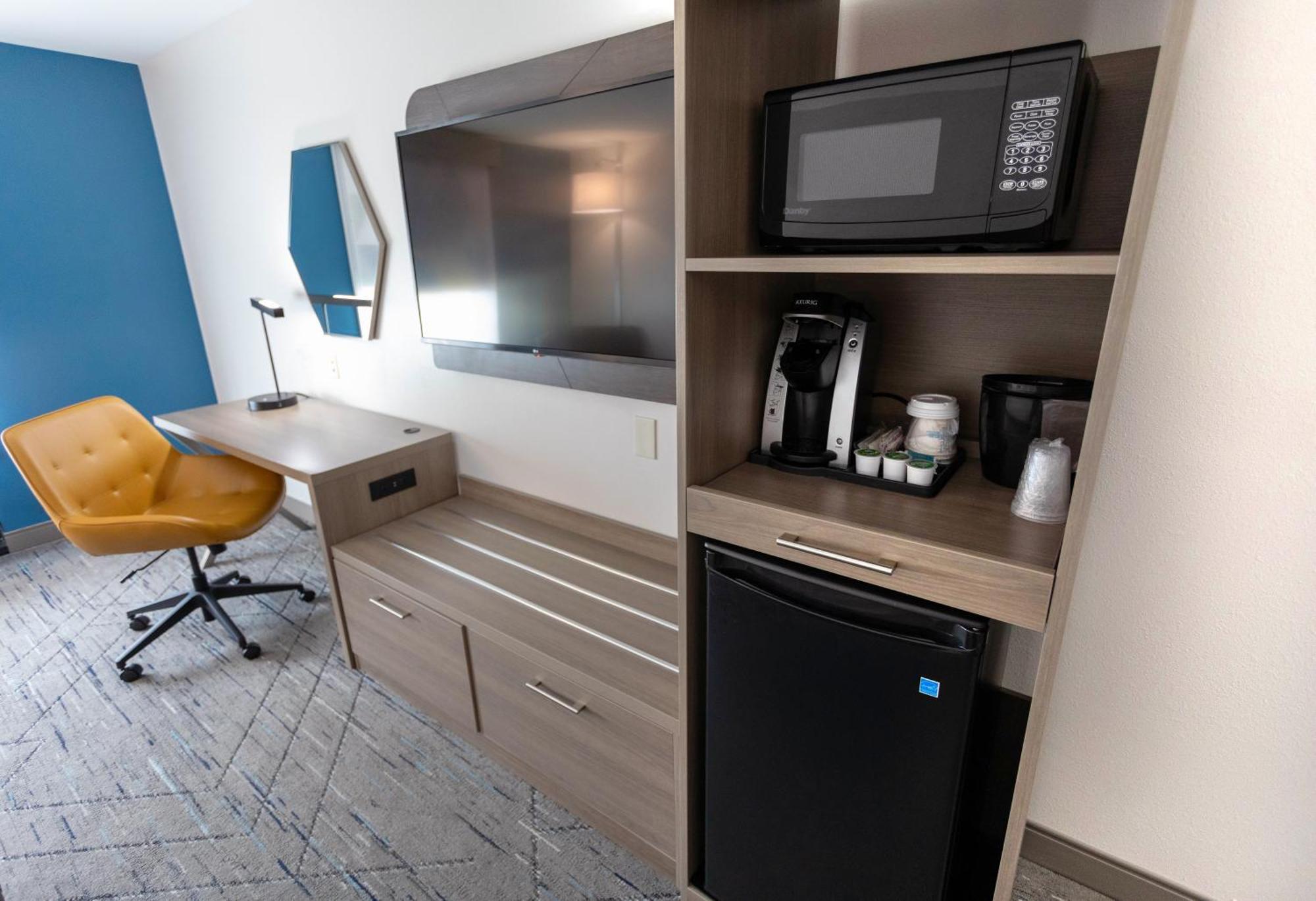 Holiday Inn Express & Suites - Huntsville Airport By Ihg Madison Exteriör bild
