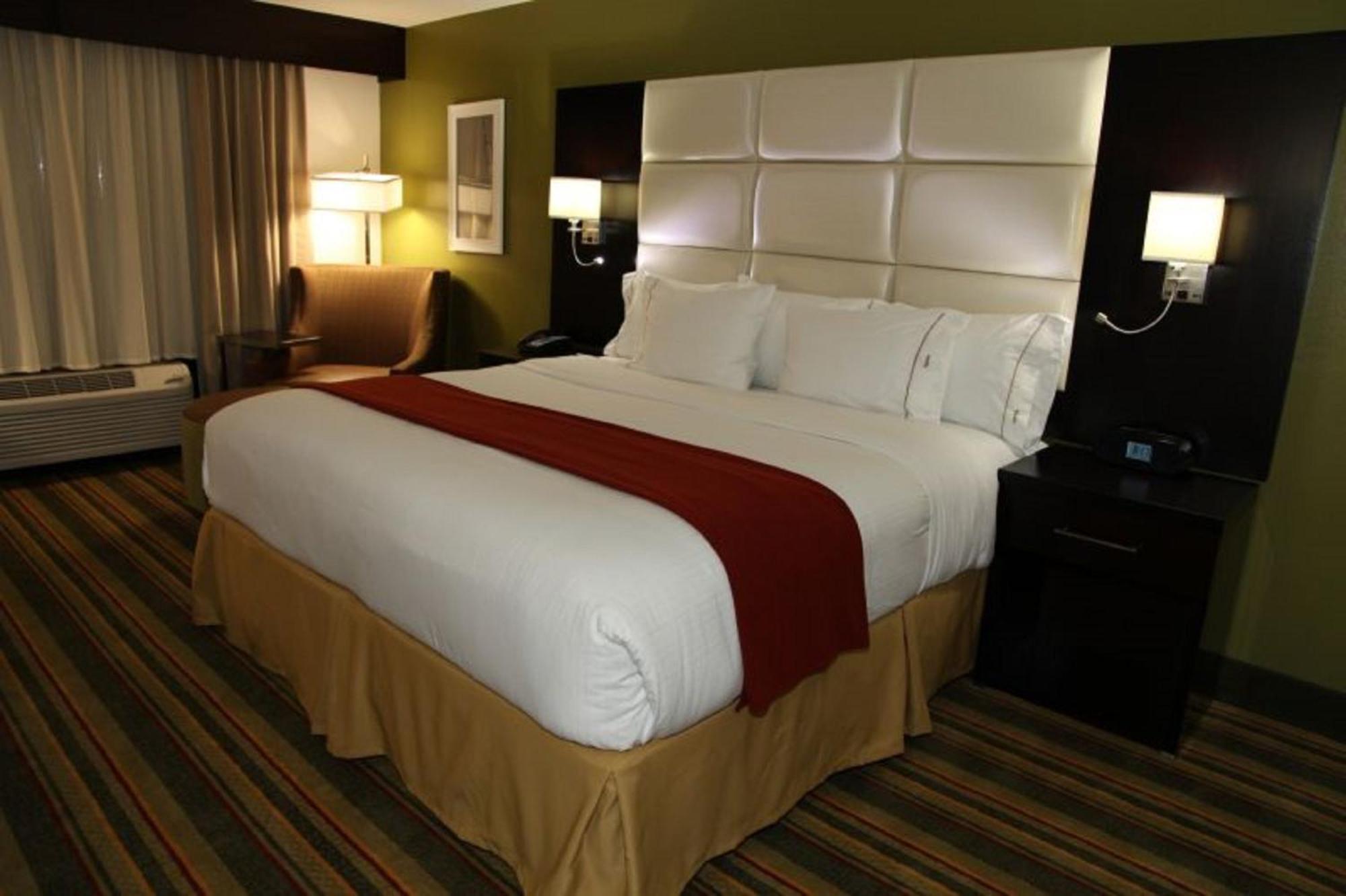 Holiday Inn Express & Suites - Huntsville Airport By Ihg Madison Exteriör bild